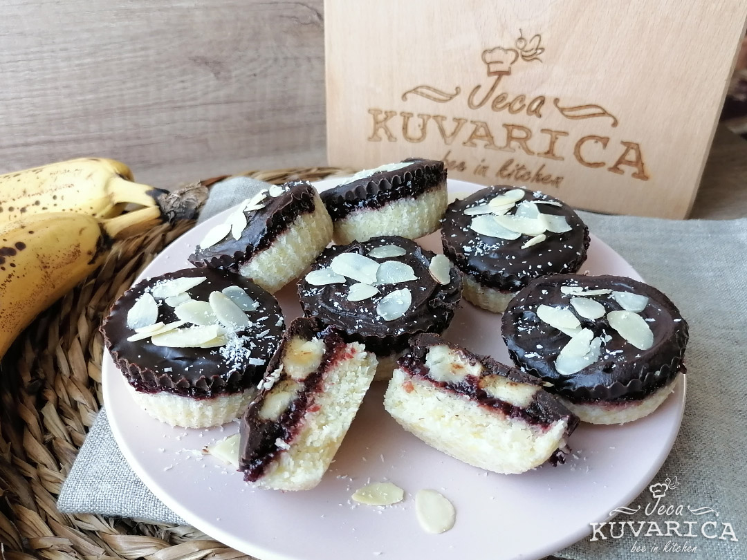 nepeceni_mini_tart_sa_vocem_i_cokoladom_001